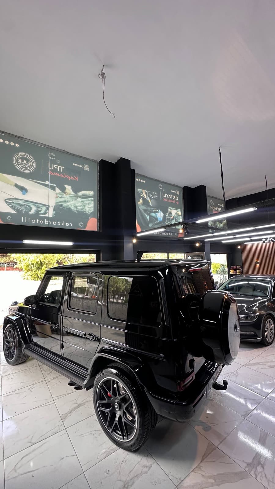 RAK Car Detail'de siyah Mercedes G serisi